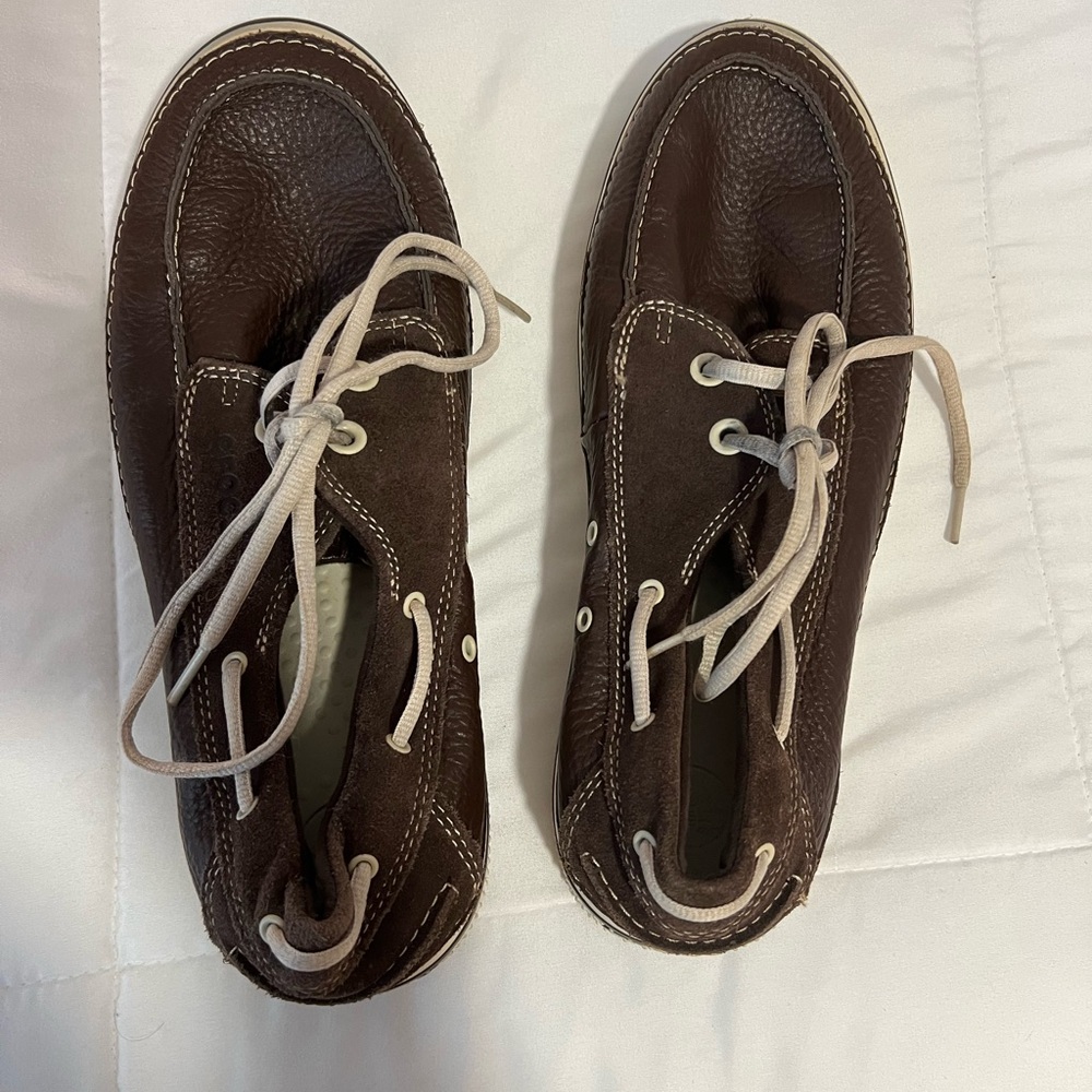 CROCS Brown Boat Shoes with Suede Finish and Contrasting Laces